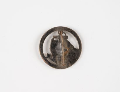 A badge: Commando No. 24. Vandenberghe (locally...