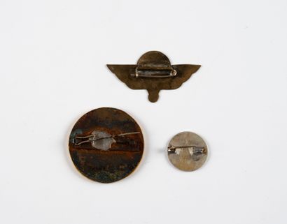 Trois Insignes : 2 de la C.I.P (fabrication...