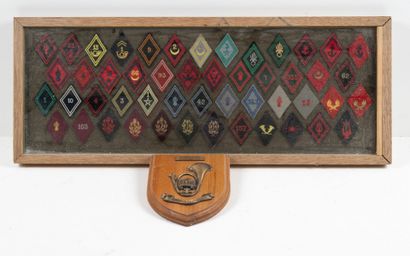 FRANCE
Lot de 47 insignes de béret. Et un...