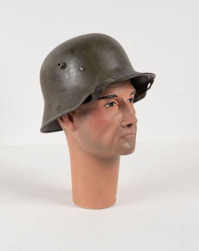 ALLEMAGNE
Model 1916 steel helmet, in original...