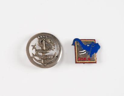 Two badges: AHK - 4 action Hré de Kontum-...