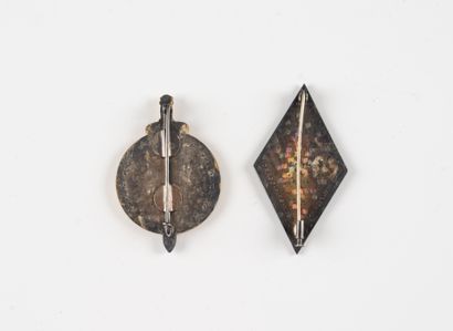 Two badges: Commando no. 18 in silver (D.O.M.)...