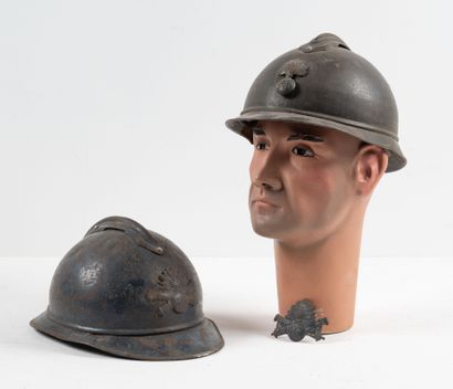 FRANCE
Lot of four Adrian 1915 model helmets,...