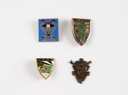 4 badges: B.I.F.M. Bataillon d'Intervention...