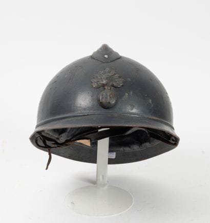 FRANCE
Adrian model 1915 helmet with infantry...