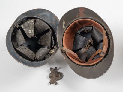 FRANCE
Lot of four Adrian 1915 model helmets,...
