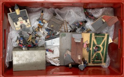 Un fort lot de figurines en plastique peint...