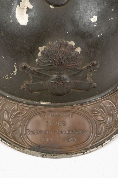 FRANCE
Adrian model 1915 helmet in khaki-painted...