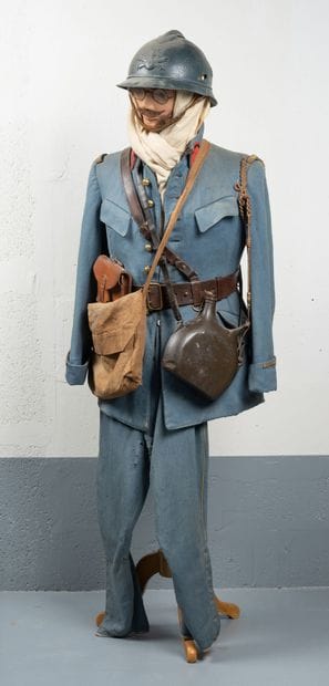 FRANCE
Uniform of a chief warrant officer...