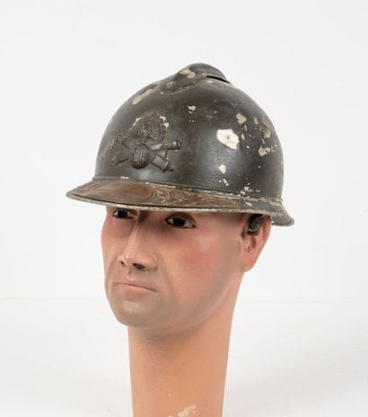 FRANCE
Adrian model 1915 helmet in khaki-painted...