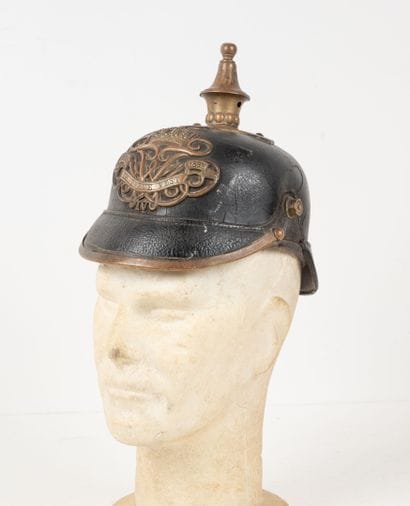 ALLEMAGNE
Bavarian police helmet. Leather...