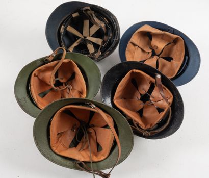 FRANCE
Lot de cinq casques comprenant un...