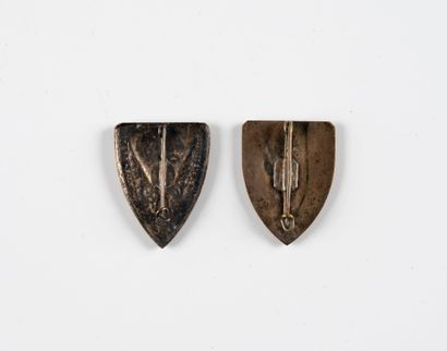 Two badges: 1 BEP (D. Ber) and 1st REP (...