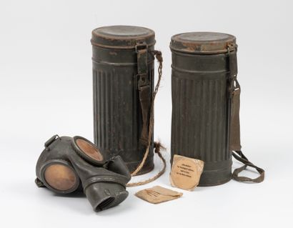 ALLEMAGNE
Deux étuis de masque à gaz M-1938.
En...