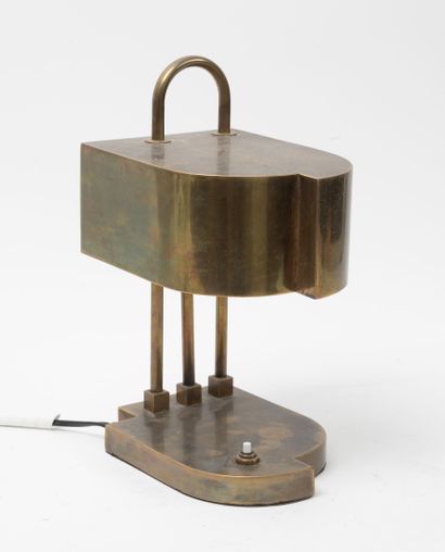 ALLEMAGNE
Lampe de bureau en laiton.
A abat...