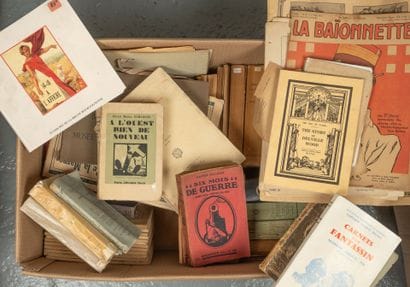 Lot de livres brochés et reliés sur la 1ère...