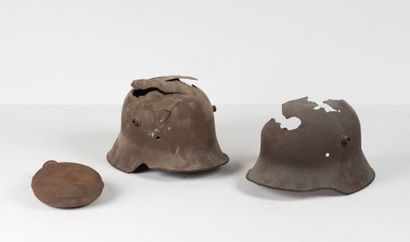 ALLEMAGNE
Deux casques d'acier modèle 1916,...