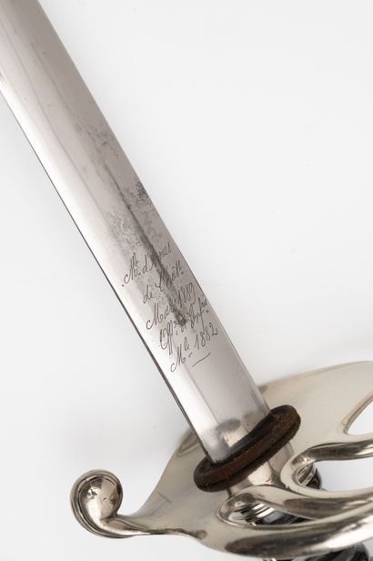 Deux sabres.
- un à garde à une branche,...
