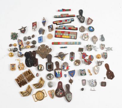 FRANCE
Lot d'insignes régimentaires, rappel...