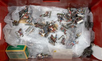 Un fort lot de figurines en plastique peint...
