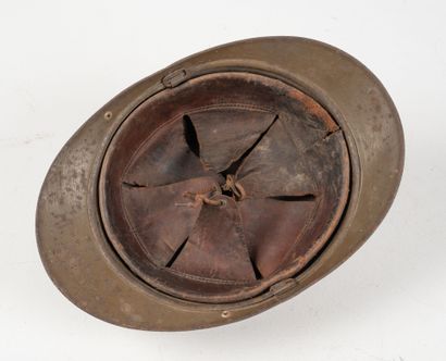 FRANCE
Adrian model 1915 helmet with infantry...