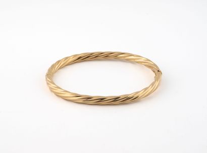 Twisted yellow gold (750) bangle. 
Ratchet...