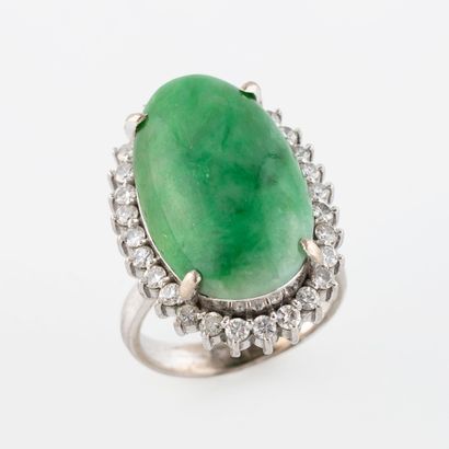 Importante bague en or gris (585) ajouré...
