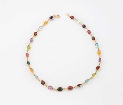 Necklace in yellow gold (750) adorned with...