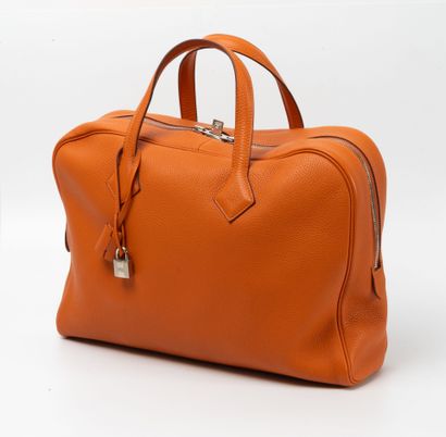 HERMES 
Sac de voyage Victoria en taurillon...