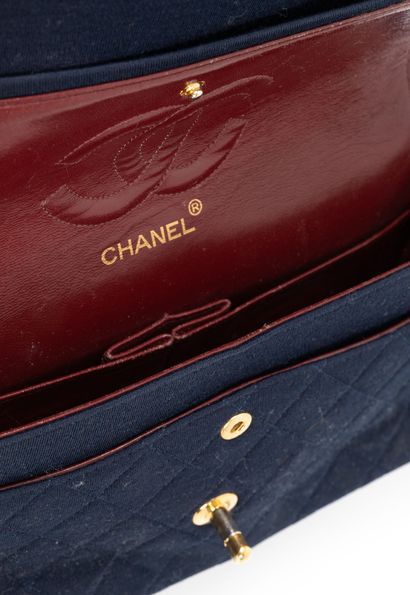 CHANEL Paris
Sac classique à double rabat...