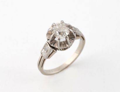 A white gold (750) and platinum (850) ring...