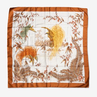 HERMES et GUCCI
Lot comprenant trois foulards...