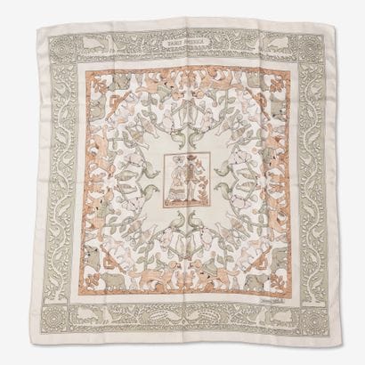 HERMES
Carré en twill de soie imprimé, modèle...