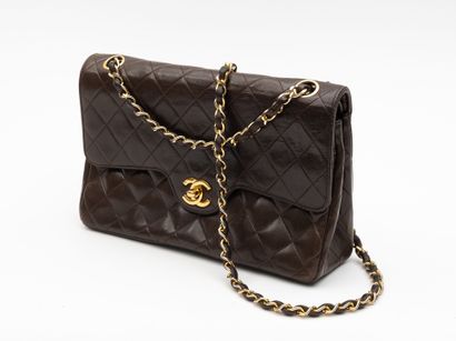 CHANEL, Paris
Sac classique à double rabat...
