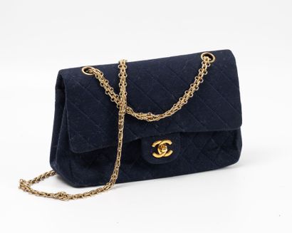 CHANEL Paris
Sac classique à double rabat...