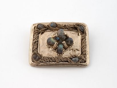 CHANEL Automne Hiver 2012
Broche plaque rectangulaire...