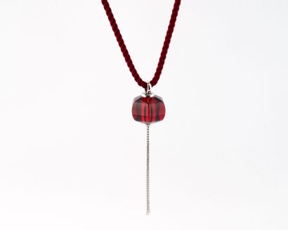 BACCARAT
Collier cordon rouge retenant en...