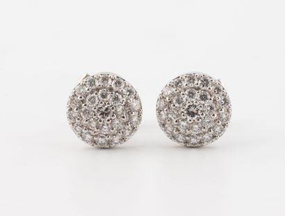 Pair of earrings in white gold (750) set...