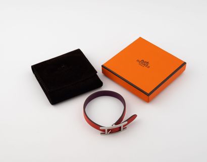 HERMES Behapi
Bracelet en cuir de veau réversible...