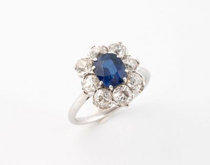 Daisy ring in white gold (750), centered...