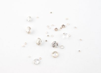 Lot de diamants taille ancienne sur papier...