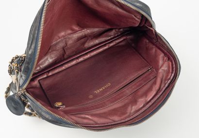 CHANEL
Sac Camera grand modèle en agneau...