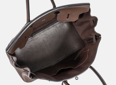 HERMES
Sac Birkin en veau togo chocolat,...