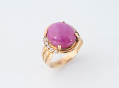 Yellow gold (585) ring set with a large claw-set...