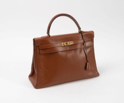 HERMES
Sac Kelly retourné 35 cm en veau box...