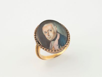 Yellow gold (385) political ring with oval...