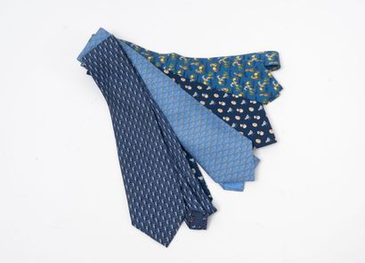 HERMES
Lot de trois cravates en twill de...