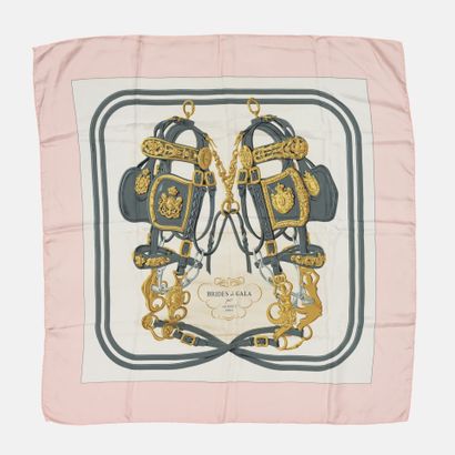 HERMES Paris
Carré en twill de soie imprimé...