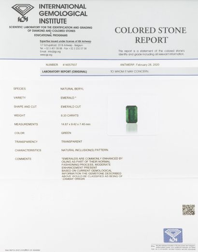 Lot de deux émeraudes sur papier.
L'une taille...