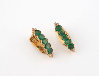 Paire de clips d'oreille en or jaune (750)...
